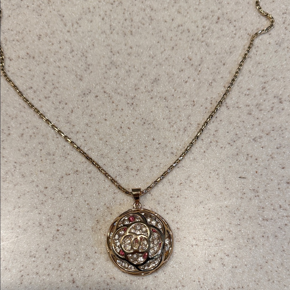 Gold Tone Floral Rhinestone Pendant Necklace Vintage Style